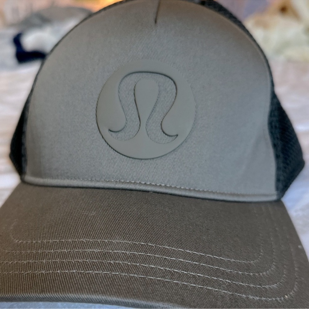 Lululemon Gray Black Trucker Hat